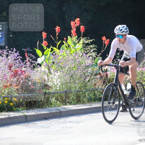 08.09.2024 - Stadtparktriathlon Zöllner http://msf.ph/oto/7023227 08.09.2024 10:39:01 Radfahren 233, 343, 371, 380, 384, 426, 447, 450 meine-sportfotos.de