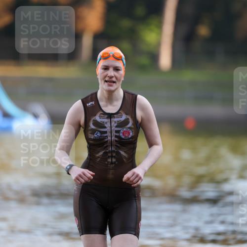 08.09.2024 - Stadtparktriathlon Michael Strokosch http://msf.ph/oto/7023389 08.09.2024 09:11:01 Schwimmen 141 meine-sportfotos.de