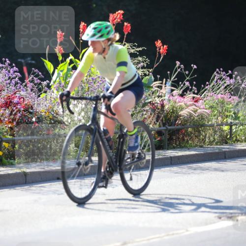 08.09.2024 - Stadtparktriathlon Zöllner http://msf.ph/oto/7023395 08.09.2024 10:39:35 Radfahren 278, 281, 298, 366, 367, 372, 405 meine-sportfotos.de