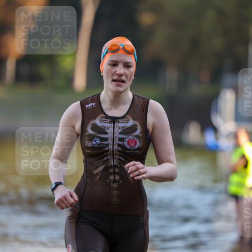 08.09.2024 - Stadtparktriathlon Michael Strokosch http://msf.ph/oto/7023402 08.09.2024 09:11:02 Schwimmen 141 meine-sportfotos.de