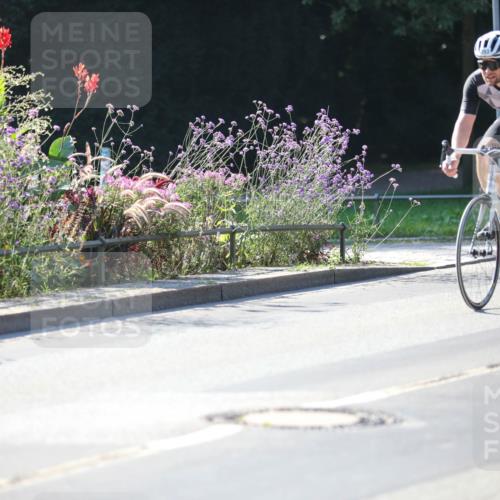 08.09.2024 - Stadtparktriathlon Zöllner http://msf.ph/oto/7023651 08.09.2024 10:40:33 Radfahren 393, 432, 442, 446 meine-sportfotos.de
