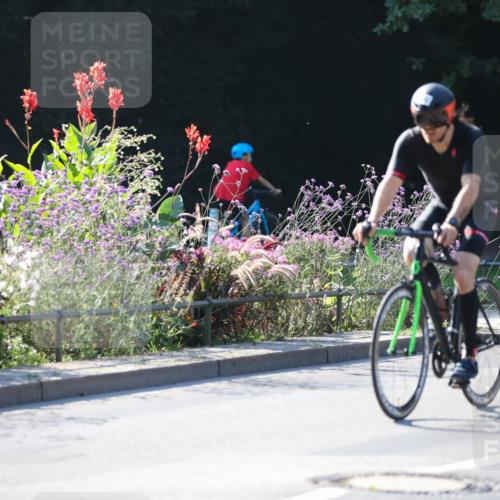 08.09.2024 - Stadtparktriathlon Zöllner http://msf.ph/oto/7023692 08.09.2024 10:40:42 Radfahren 263, 335, 354, 385, 394, 432, 442 meine-sportfotos.de