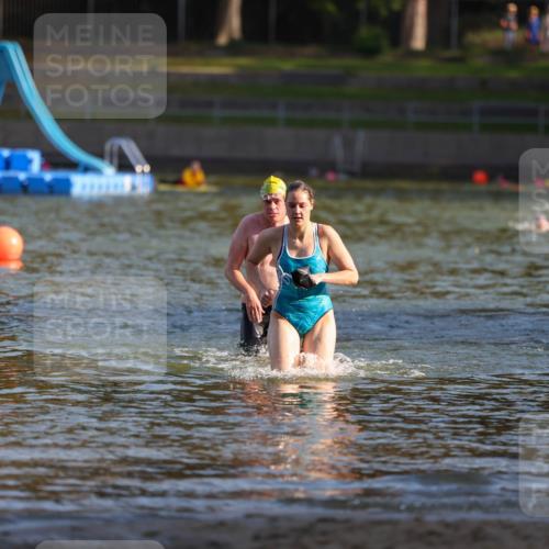 08.09.2024 - Stadtparktriathlon Michael Strokosch http://msf.ph/oto/7023709 08.09.2024 09:46:43 Schwimmen 204, 211 meine-sportfotos.de