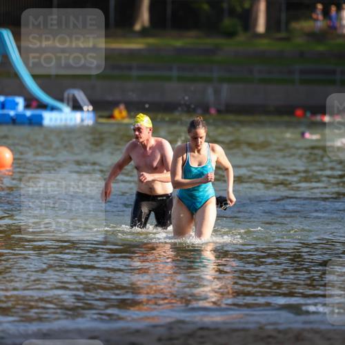 08.09.2024 - Stadtparktriathlon Michael Strokosch http://msf.ph/oto/7023713 08.09.2024 09:46:44 Schwimmen 204, 211 meine-sportfotos.de