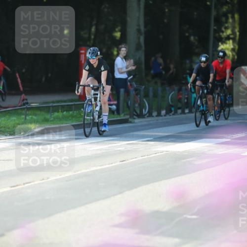 08.09.2024 - Stadtparktriathlon Zöllner http://msf.ph/oto/7023723 08.09.2024 10:40:47 Radfahren 263, 265, 302, 335, 354, 385, 394 meine-sportfotos.de