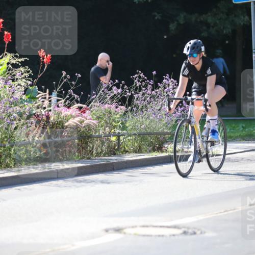 08.09.2024 - Stadtparktriathlon Zöllner http://msf.ph/oto/7023725 08.09.2024 10:40:48 Radfahren 263, 265, 302, 335, 354, 385, 394 meine-sportfotos.de