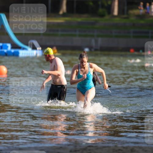 08.09.2024 - Stadtparktriathlon Michael Strokosch http://msf.ph/oto/7023727 08.09.2024 09:46:45 Schwimmen 204, 211 meine-sportfotos.de