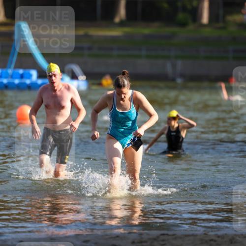 08.09.2024 - Stadtparktriathlon Michael Strokosch http://msf.ph/oto/7023746 08.09.2024 09:46:47 Schwimmen 204, 211 meine-sportfotos.de