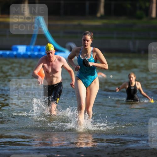 08.09.2024 - Stadtparktriathlon Michael Strokosch http://msf.ph/oto/7023749 08.09.2024 09:46:48 Schwimmen 204, 211, 243 meine-sportfotos.de