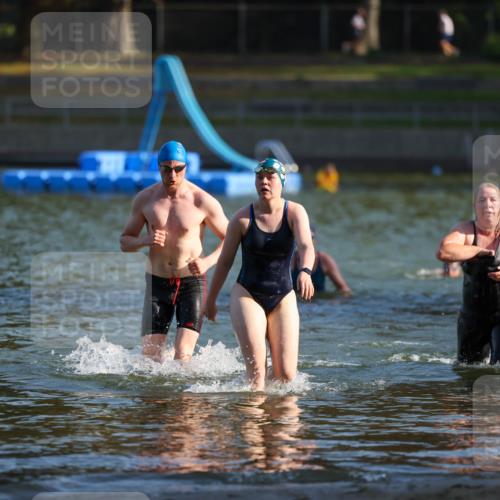 08.09.2024 - Stadtparktriathlon Michael Strokosch http://msf.ph/oto/7023995 08.09.2024 09:47:40 Schwimmen 188, 205, 220, 259 meine-sportfotos.de