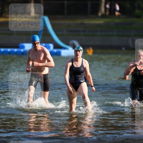 08.09.2024 - Stadtparktriathlon Michael Strokosch http://msf.ph/oto/7024004 08.09.2024 09:47:40 Schwimmen 188, 205, 220, 259 meine-sportfotos.de