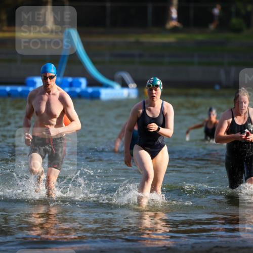 08.09.2024 - Stadtparktriathlon Michael Strokosch http://msf.ph/oto/7024021 08.09.2024 09:47:41 Schwimmen 188, 205, 220, 259 meine-sportfotos.de