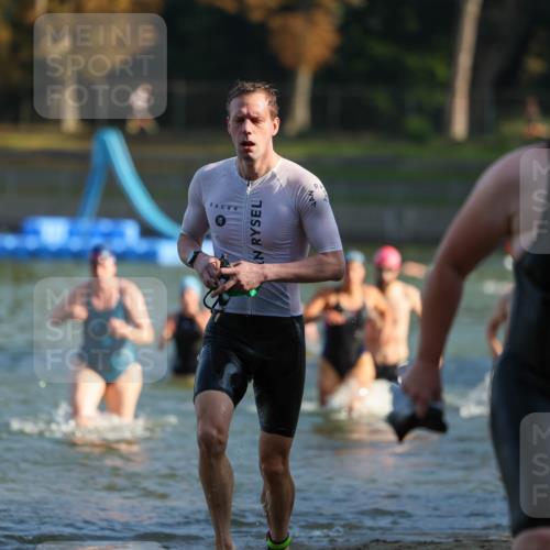 08.09.2024 - Stadtparktriathlon Michael Strokosch http://msf.ph/oto/7024106 08.09.2024 09:47:51 Schwimmen 193, 199, 200, 205, 207, 220, 226 meine-sportfotos.de