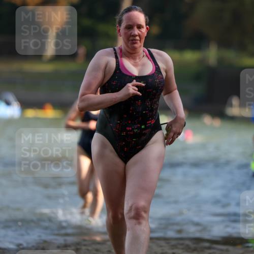 08.09.2024 - Stadtparktriathlon Michael Strokosch http://msf.ph/oto/7024316 08.09.2024 09:48:08 Schwimmen 213, 257, 262 meine-sportfotos.de