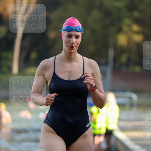 08.09.2024 - Stadtparktriathlon Michael Strokosch http://msf.ph/oto/7024374 08.09.2024 09:48:13 Schwimmen 196, 213 meine-sportfotos.de