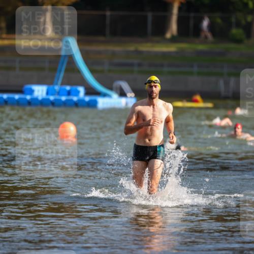 08.09.2024 - Stadtparktriathlon Michael Strokosch http://msf.ph/oto/7024385 08.09.2024 09:48:22 Schwimmen 196 meine-sportfotos.de