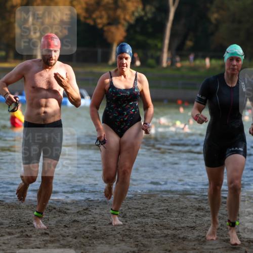 08.09.2024 - Stadtparktriathlon Michael Strokosch http://msf.ph/oto/7024635 08.09.2024 09:48:53 Schwimmen 230, 241, 255 meine-sportfotos.de