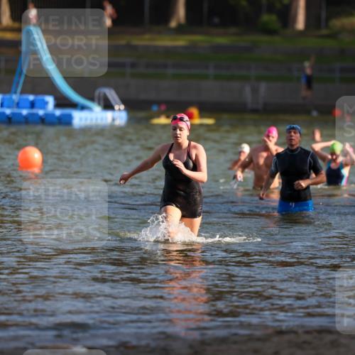 08.09.2024 - Stadtparktriathlon Michael Strokosch http://msf.ph/oto/7024665 08.09.2024 09:49:04 Schwimmen 194, 225 meine-sportfotos.de