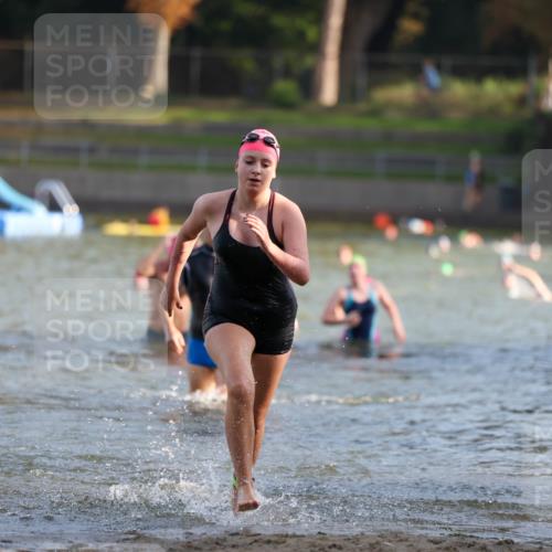 08.09.2024 - Stadtparktriathlon Michael Strokosch http://msf.ph/oto/7024689 08.09.2024 09:49:08 Schwimmen 194, 225 meine-sportfotos.de