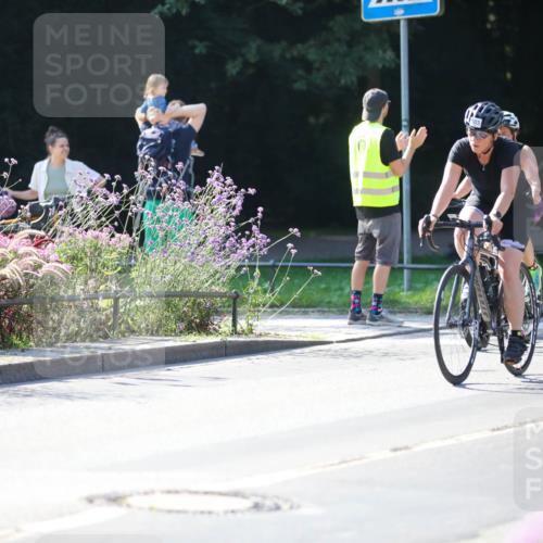08.09.2024 - Stadtparktriathlon Zöllner http://msf.ph/oto/7024822 08.09.2024 10:45:27 Radfahren 293, 303, 305, 390, 403, 426, 428 meine-sportfotos.de