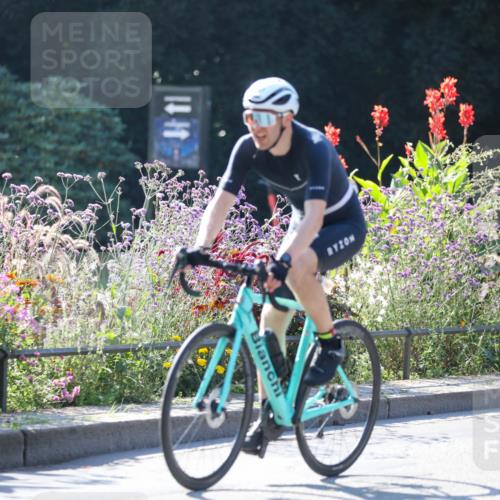 08.09.2024 - Stadtparktriathlon Zöllner http://msf.ph/oto/7024961 08.09.2024 10:46:21 Radfahren 275, 307, 352, 358, 367, 440, 1936 meine-sportfotos.de