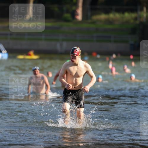 08.09.2024 - Stadtparktriathlon Michael Strokosch http://msf.ph/oto/7025082 08.09.2024 09:49:41 Schwimmen 186, 216, 238, 244 meine-sportfotos.de