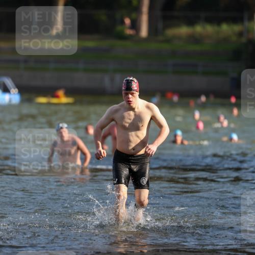 08.09.2024 - Stadtparktriathlon Michael Strokosch http://msf.ph/oto/7025087 08.09.2024 09:49:42 Schwimmen 186, 216, 238, 244 meine-sportfotos.de