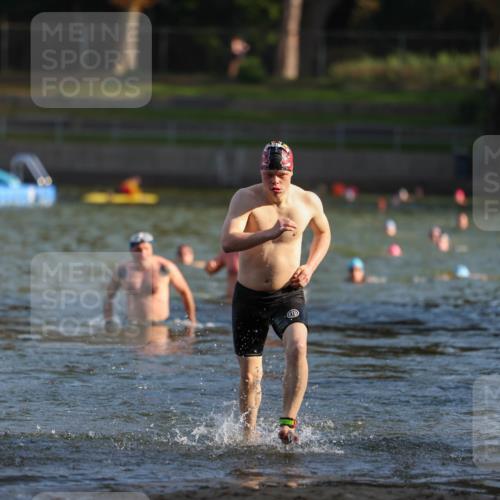 08.09.2024 - Stadtparktriathlon Michael Strokosch http://msf.ph/oto/7025095 08.09.2024 09:49:42 Schwimmen 186, 216, 238, 244 meine-sportfotos.de
