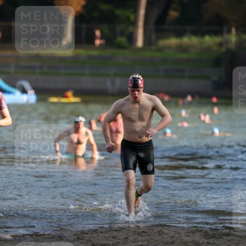 08.09.2024 - Stadtparktriathlon Michael Strokosch http://msf.ph/oto/7025106 08.09.2024 09:49:42 Schwimmen 186, 216, 238, 244 meine-sportfotos.de