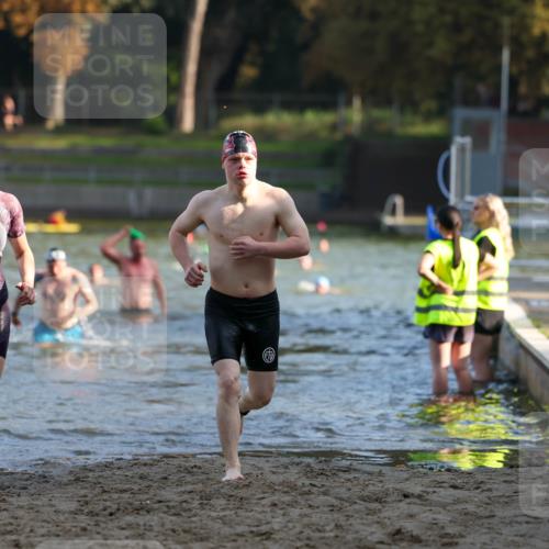 08.09.2024 - Stadtparktriathlon Michael Strokosch http://msf.ph/oto/7025113 08.09.2024 09:49:44 Schwimmen 186, 238, 244 meine-sportfotos.de