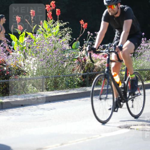 08.09.2024 - Stadtparktriathlon Zöllner http://msf.ph/oto/7025213 08.09.2024 10:47:34 Radfahren 266, 268, 281, 296, 298, 376, 391, 416, 425, 446 meine-sportfotos.de