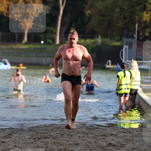 08.09.2024 - Stadtparktriathlon Michael Strokosch http://msf.ph/oto/7025229 08.09.2024 09:49:58 Schwimmen 192, 195, 206, 237 meine-sportfotos.de