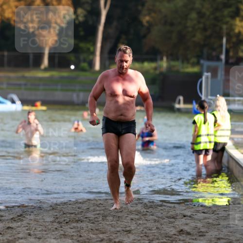 08.09.2024 - Stadtparktriathlon Michael Strokosch http://msf.ph/oto/7025235 08.09.2024 09:49:58 Schwimmen 192, 195, 206, 237 meine-sportfotos.de