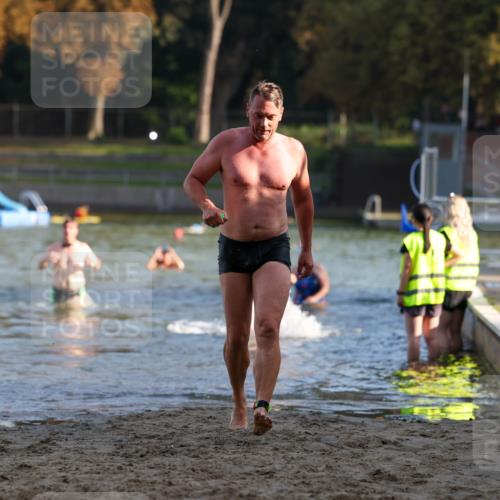 08.09.2024 - Stadtparktriathlon Michael Strokosch http://msf.ph/oto/7025242 08.09.2024 09:49:58 Schwimmen 192, 195, 206, 237 meine-sportfotos.de