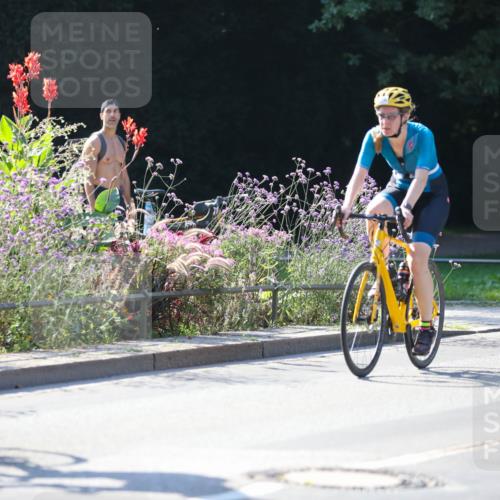 08.09.2024 - Stadtparktriathlon Zöllner http://msf.ph/oto/7025245 08.09.2024 10:47:37 Radfahren 266, 268, 281, 296, 376, 391, 393, 425, 446 meine-sportfotos.de