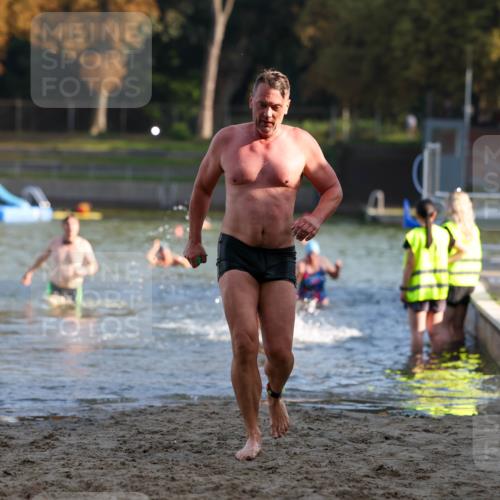 08.09.2024 - Stadtparktriathlon Michael Strokosch http://msf.ph/oto/7025250 08.09.2024 09:49:59 Schwimmen 192, 195, 206, 237 meine-sportfotos.de