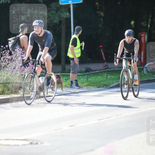 08.09.2024 - Stadtparktriathlon Zöllner http://msf.ph/oto/7025277 08.09.2024 10:47:50 Radfahren 302, 324, 385, 387, 423, 424, 432, 449, 456 meine-sportfotos.de