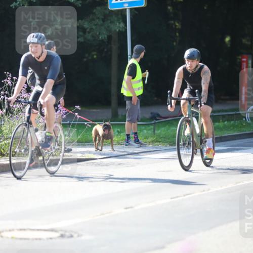 08.09.2024 - Stadtparktriathlon Zöllner http://msf.ph/oto/7025284 08.09.2024 10:47:50 Radfahren 302, 324, 385, 387, 423, 424, 432, 449, 456 meine-sportfotos.de