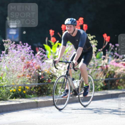 08.09.2024 - Stadtparktriathlon Zöllner http://msf.ph/oto/7025290 08.09.2024 10:47:50 Radfahren 302, 324, 385, 387, 423, 424, 432, 449, 456 meine-sportfotos.de