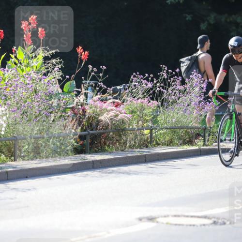 08.09.2024 - Stadtparktriathlon Zöllner http://msf.ph/oto/7025342 08.09.2024 10:47:58 Radfahren 302, 324, 399, 408, 423, 432, 439 meine-sportfotos.de