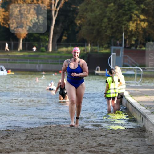 08.09.2024 - Stadtparktriathlon Michael Strokosch http://msf.ph/oto/7025436 08.09.2024 09:50:14 Schwimmen 183, 228, 237, 247 meine-sportfotos.de