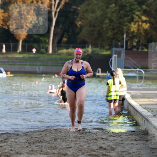 08.09.2024 - Stadtparktriathlon Michael Strokosch http://msf.ph/oto/7025439 08.09.2024 09:50:15 Schwimmen 183, 228, 247 meine-sportfotos.de