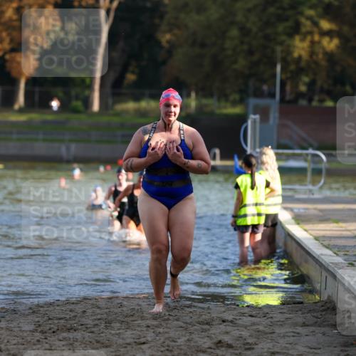 08.09.2024 - Stadtparktriathlon Michael Strokosch http://msf.ph/oto/7025450 08.09.2024 09:50:15 Schwimmen 183, 228, 247 meine-sportfotos.de
