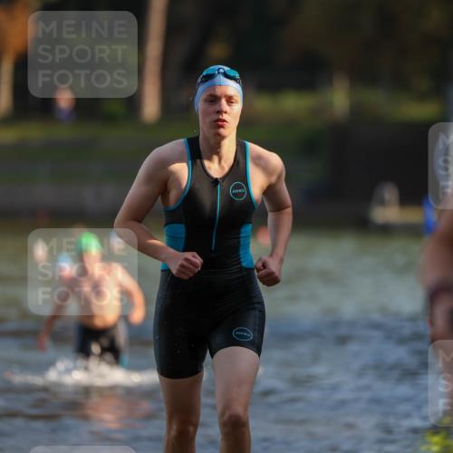 08.09.2024 - Stadtparktriathlon Michael Strokosch http://msf.ph/oto/7025611 08.09.2024 09:50:40 Schwimmen 191, 231, 242, 248 meine-sportfotos.de