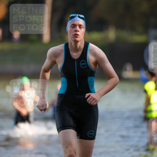 08.09.2024 - Stadtparktriathlon Michael Strokosch http://msf.ph/oto/7025623 08.09.2024 09:50:40 Schwimmen 191, 231, 242, 248 meine-sportfotos.de