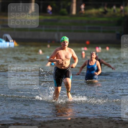 08.09.2024 - Stadtparktriathlon Michael Strokosch http://msf.ph/oto/7025628 08.09.2024 09:50:43 Schwimmen 231, 242, 248 meine-sportfotos.de