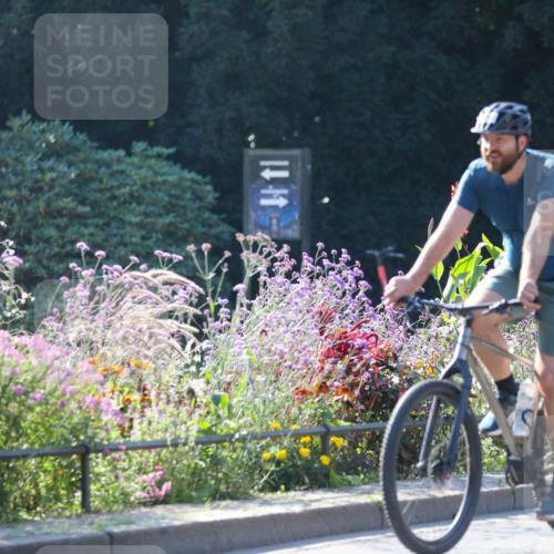 08.09.2024 - Stadtparktriathlon Zöllner http://msf.ph/oto/7025629 08.09.2024 10:49:26 Radfahren 375, 383, 398, 407, 410, 412, 451 meine-sportfotos.de