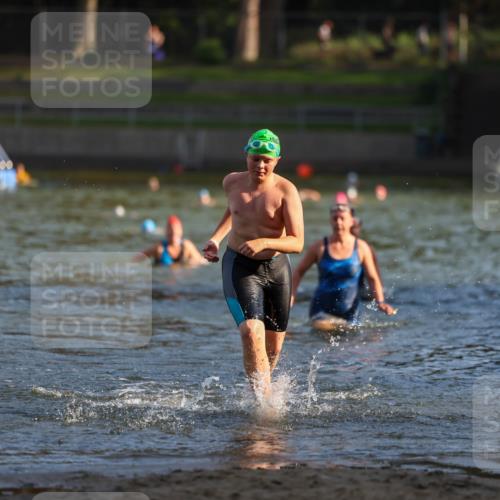 08.09.2024 - Stadtparktriathlon Michael Strokosch http://msf.ph/oto/7025638 08.09.2024 09:50:43 Schwimmen 231, 242, 248 meine-sportfotos.de