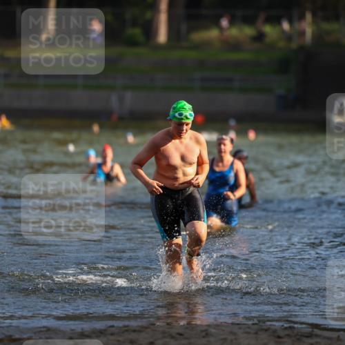 08.09.2024 - Stadtparktriathlon Michael Strokosch http://msf.ph/oto/7025644 08.09.2024 09:50:43 Schwimmen 231, 242, 248 meine-sportfotos.de