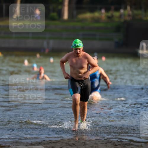 08.09.2024 - Stadtparktriathlon Michael Strokosch http://msf.ph/oto/7025656 08.09.2024 09:50:44 Schwimmen 231, 242 meine-sportfotos.de